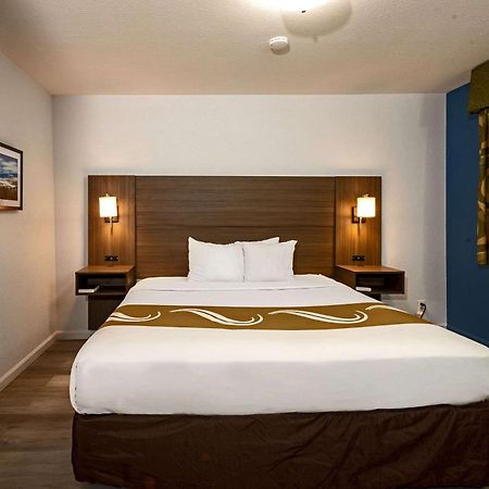 Quality Inn & Suites Tulare Extérieur photo