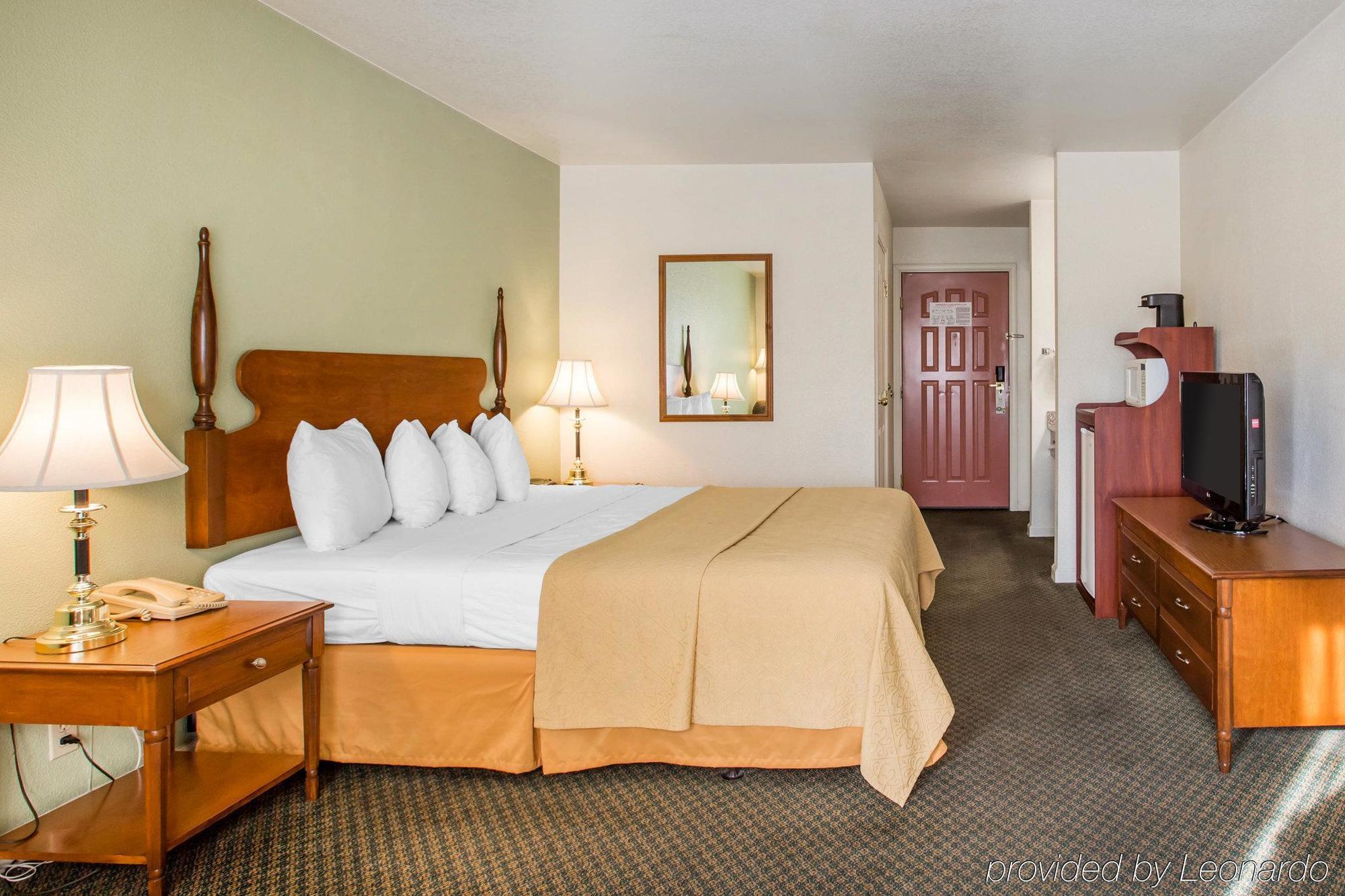 Quality Inn & Suites Tulare Extérieur photo